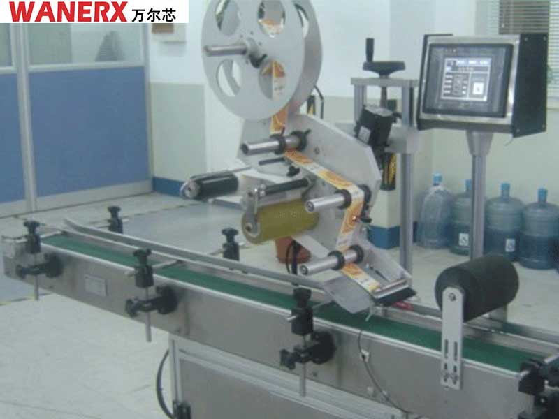 平面貼標(biāo)機